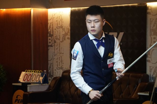 他快步走向 他快步走向